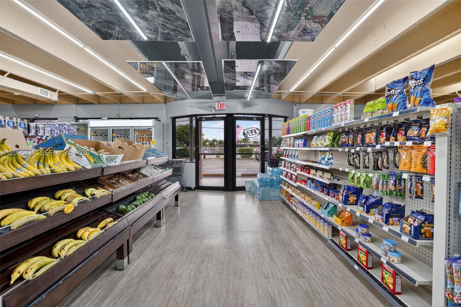 Turnkey Grocery Property Photo 3