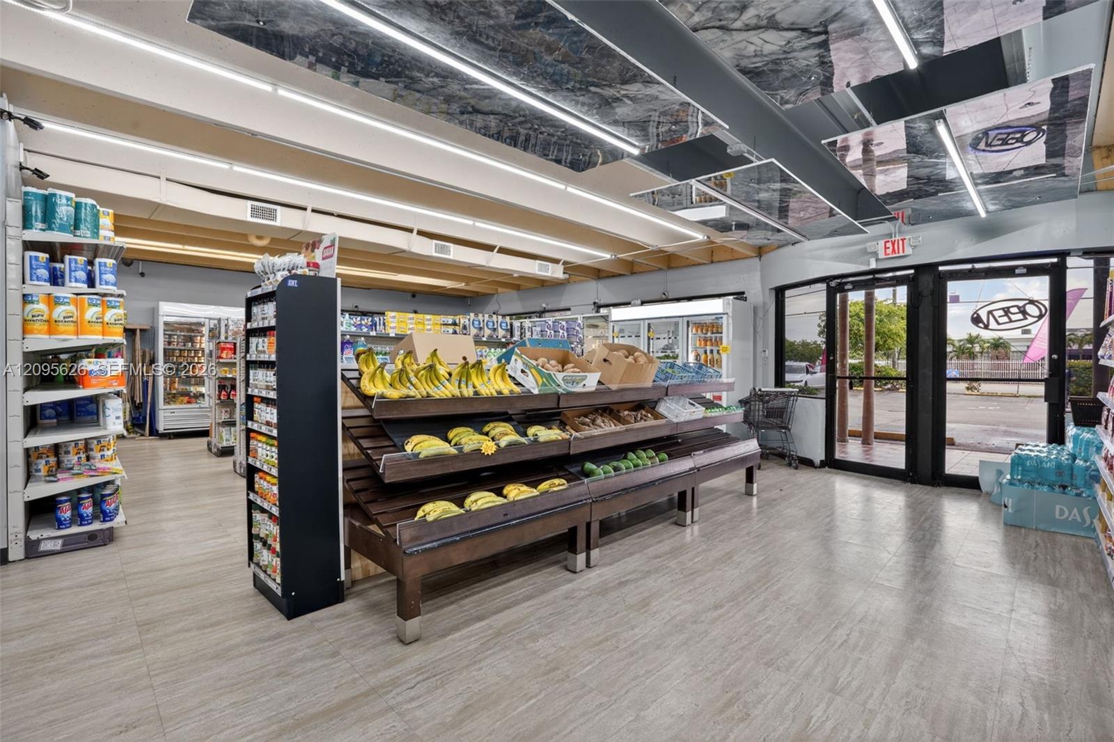 Turnkey Grocery Property Photo 4