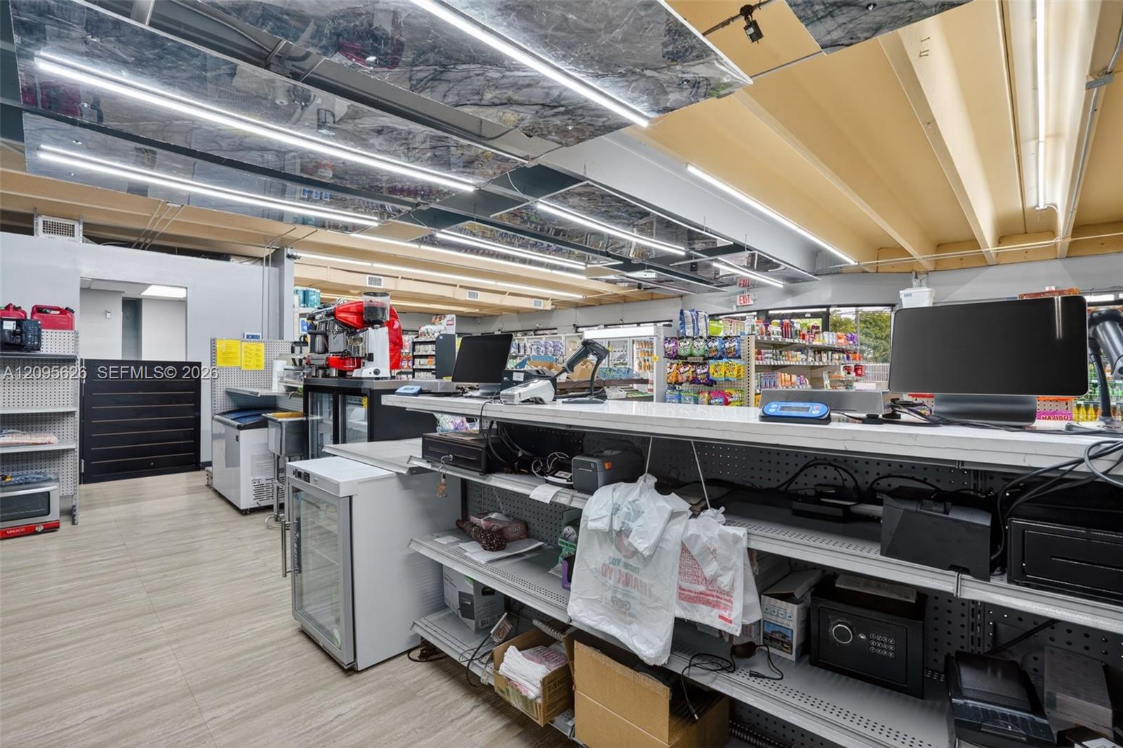 Turnkey Grocery Property Photo 22