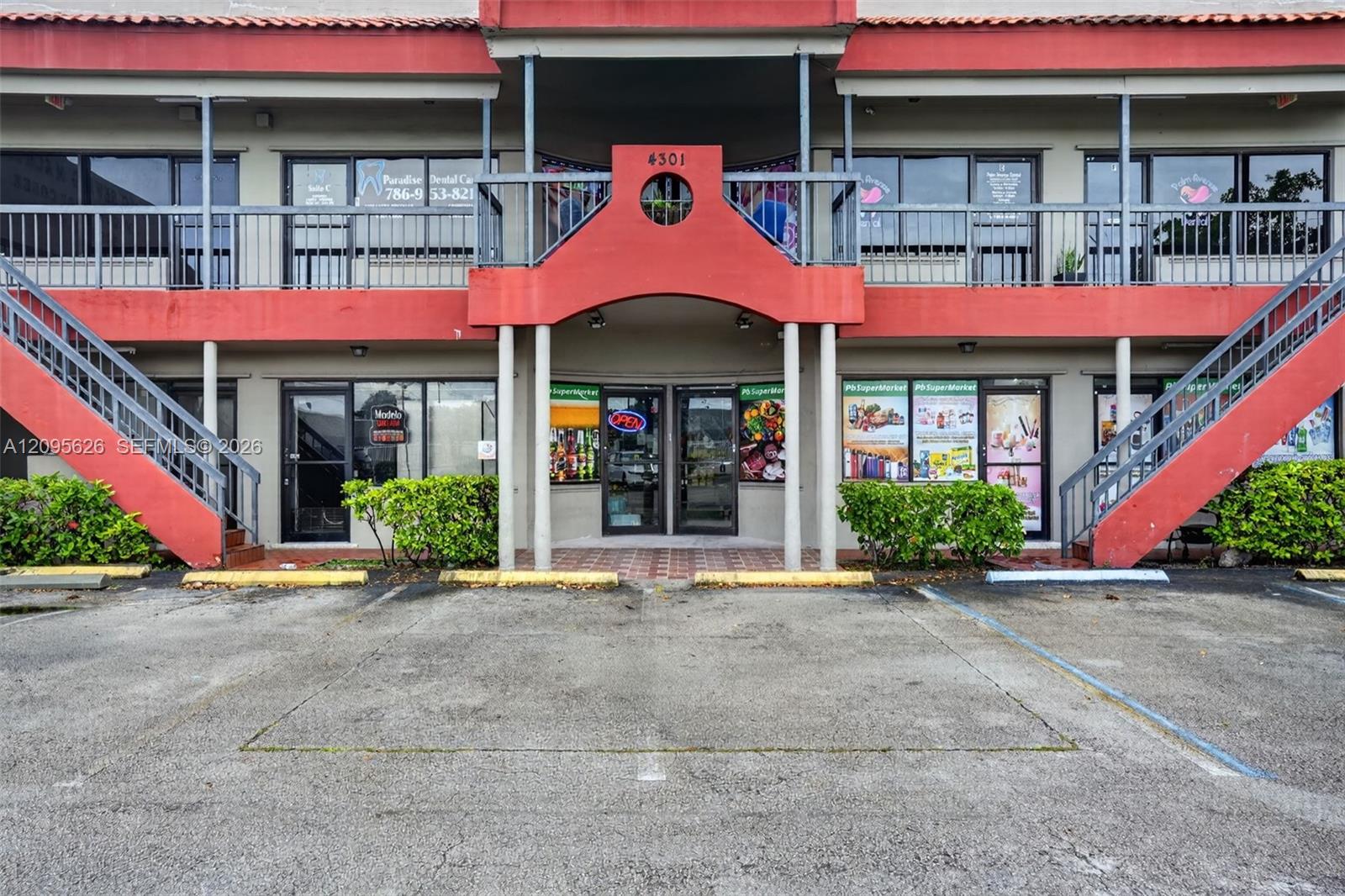 Turnkey Grocery Property Photo 32