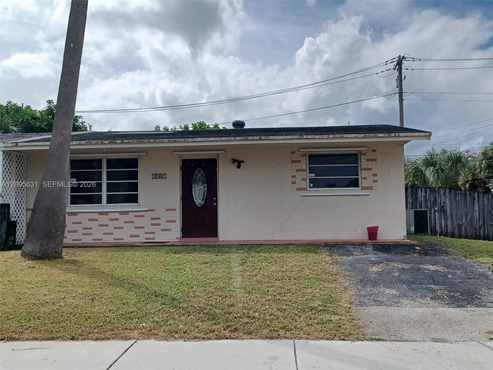 1701 Sw 70th Avenue Property Photo 1