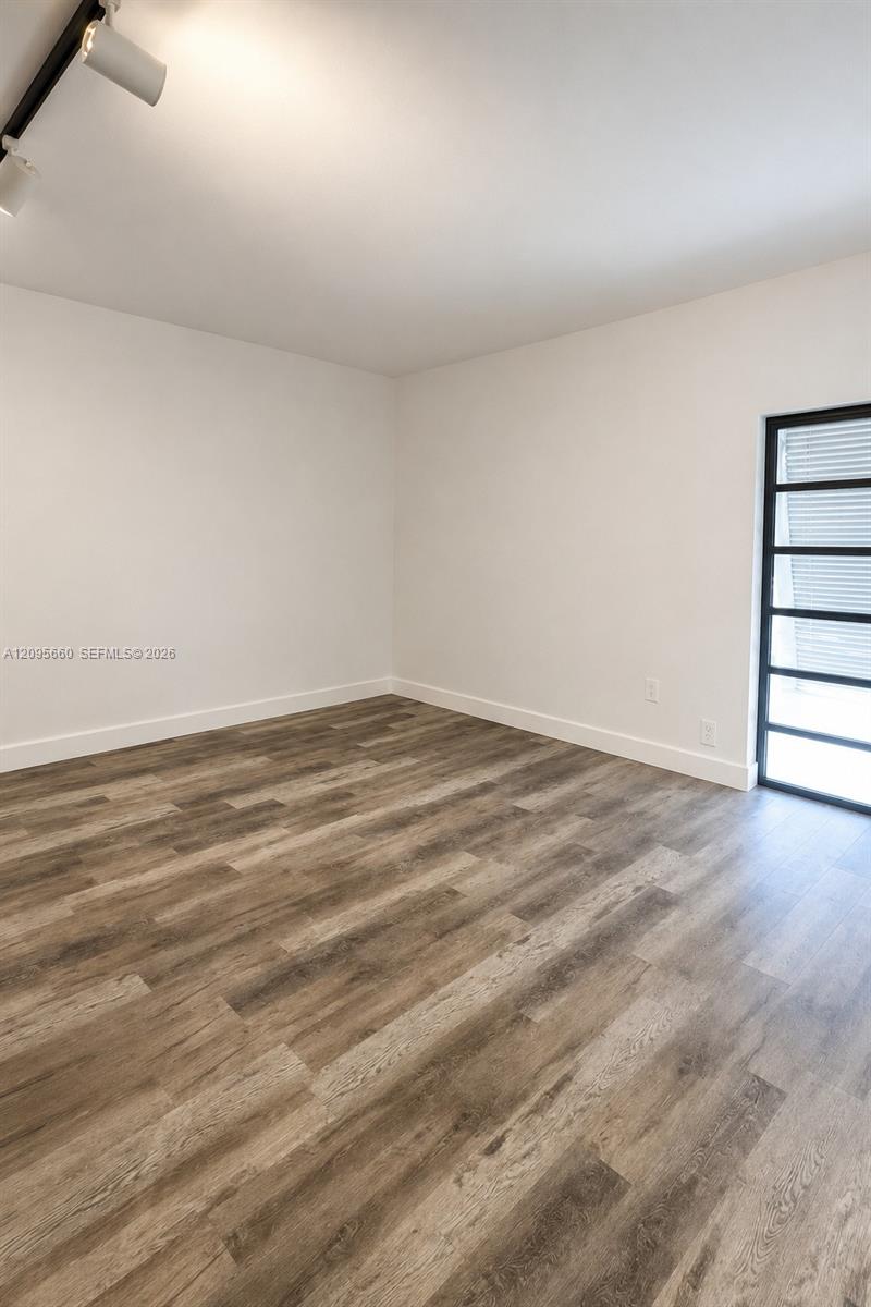 A12095660 Property Photo 7
