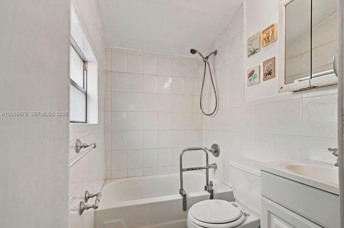 2428 Sw 12th Street Property Photo 37