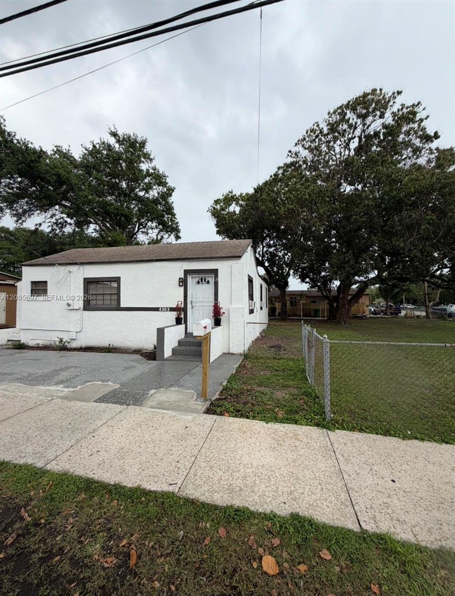 4303 Nw 13th Avenue Property Photo 1