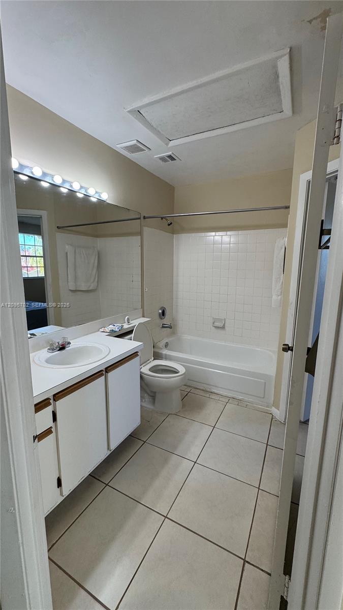 18348 NW 68th Avenue H Property Photo 1