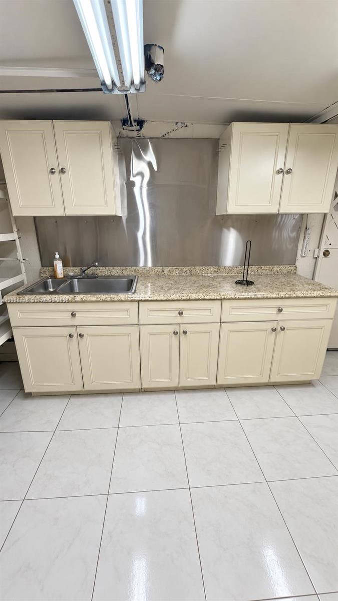 341 W 21st Street Property Photo 5