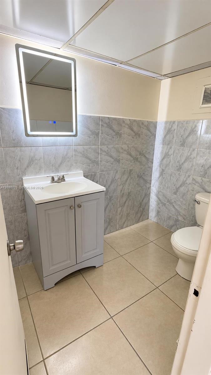 341 W 21st Street Property Photo 6