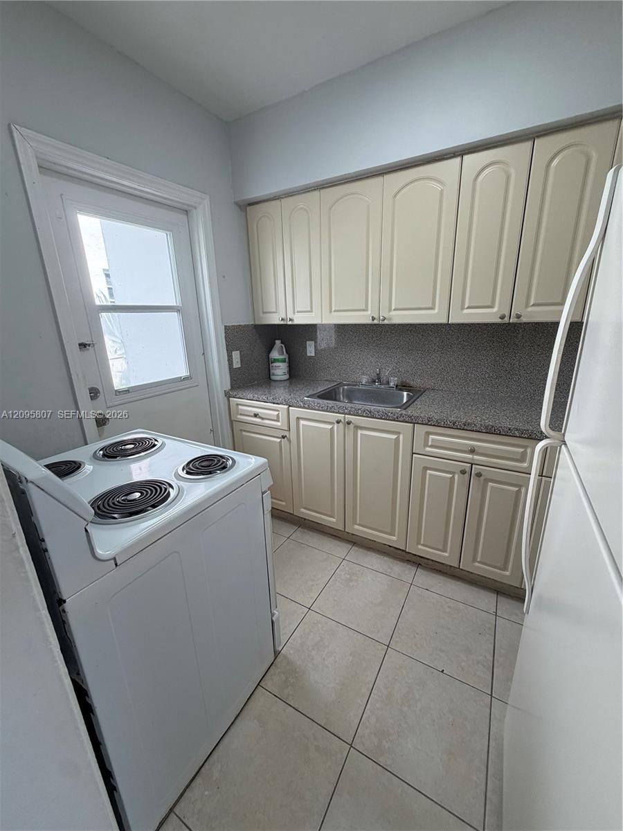 561 Sw 7th Street 1 Property Photo 3