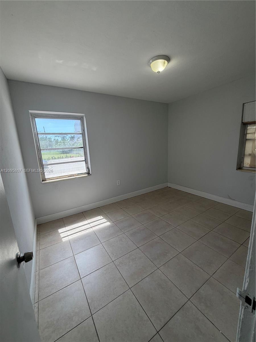 561 Sw 7th Street 1 Property Photo 5