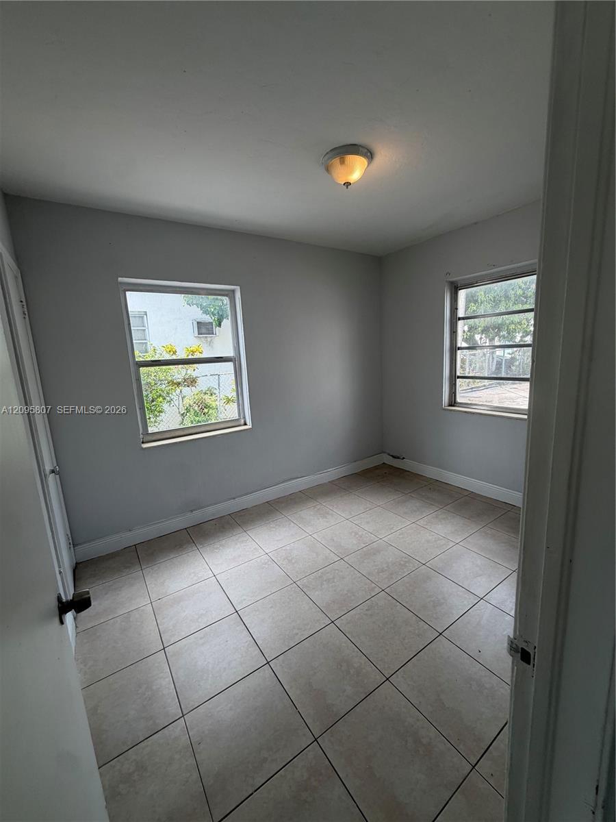561 Sw 7th Street 1 Property Photo 6