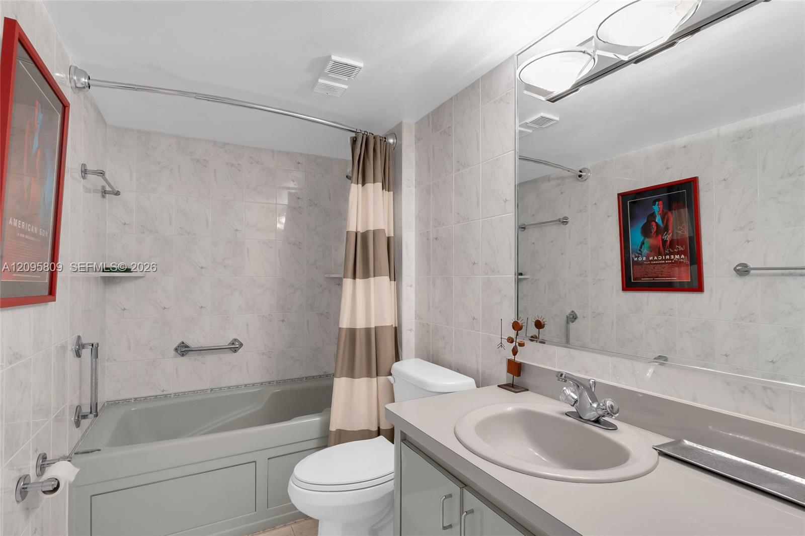 1623 Collins Avenue 812 Property Photo 18