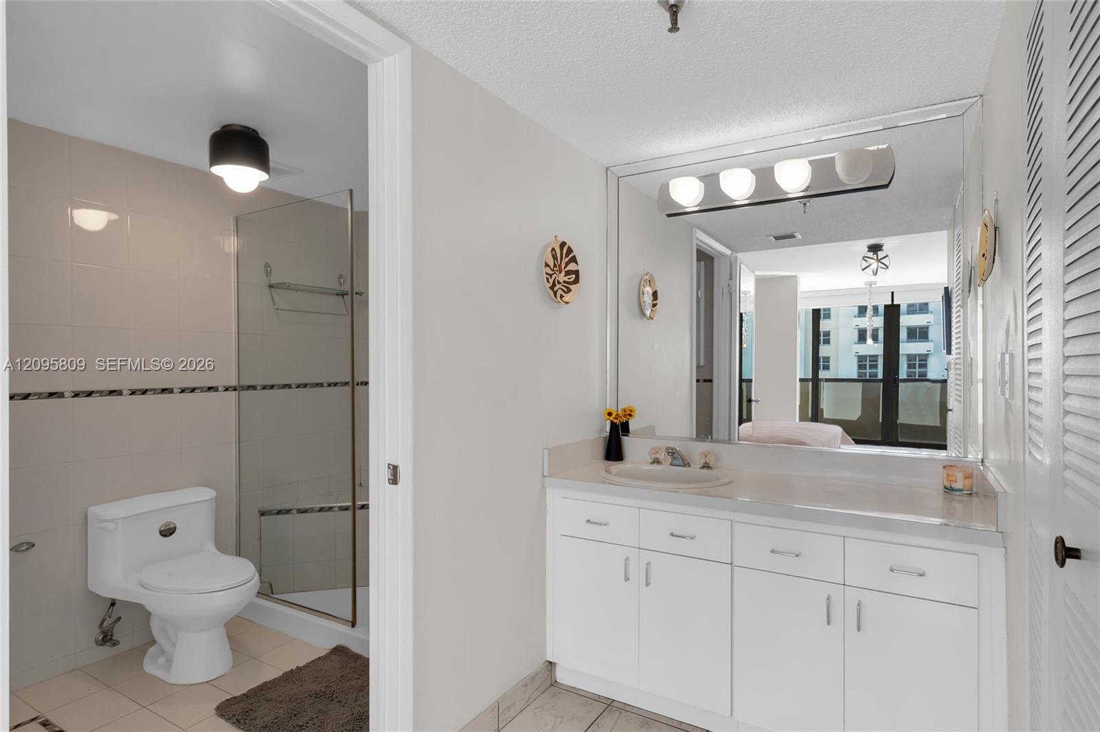 1623 Collins Avenue 812 Property Photo 20