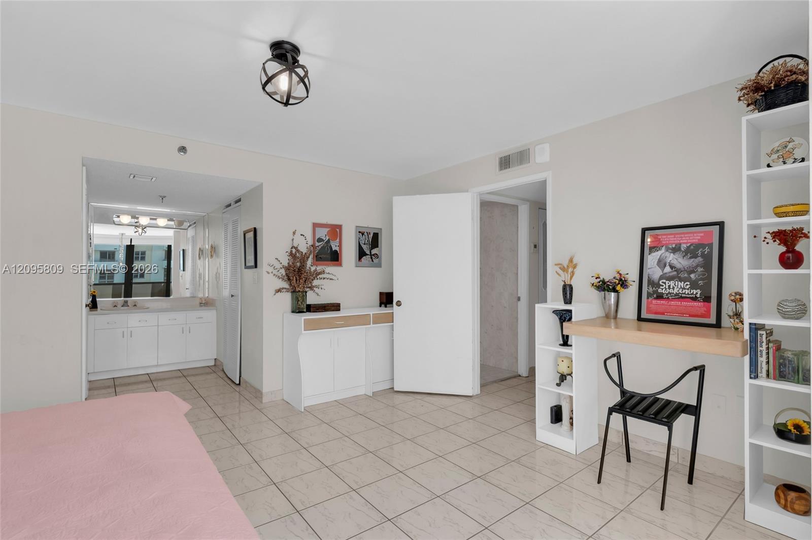 1623 Collins Avenue 812 Property Photo 21