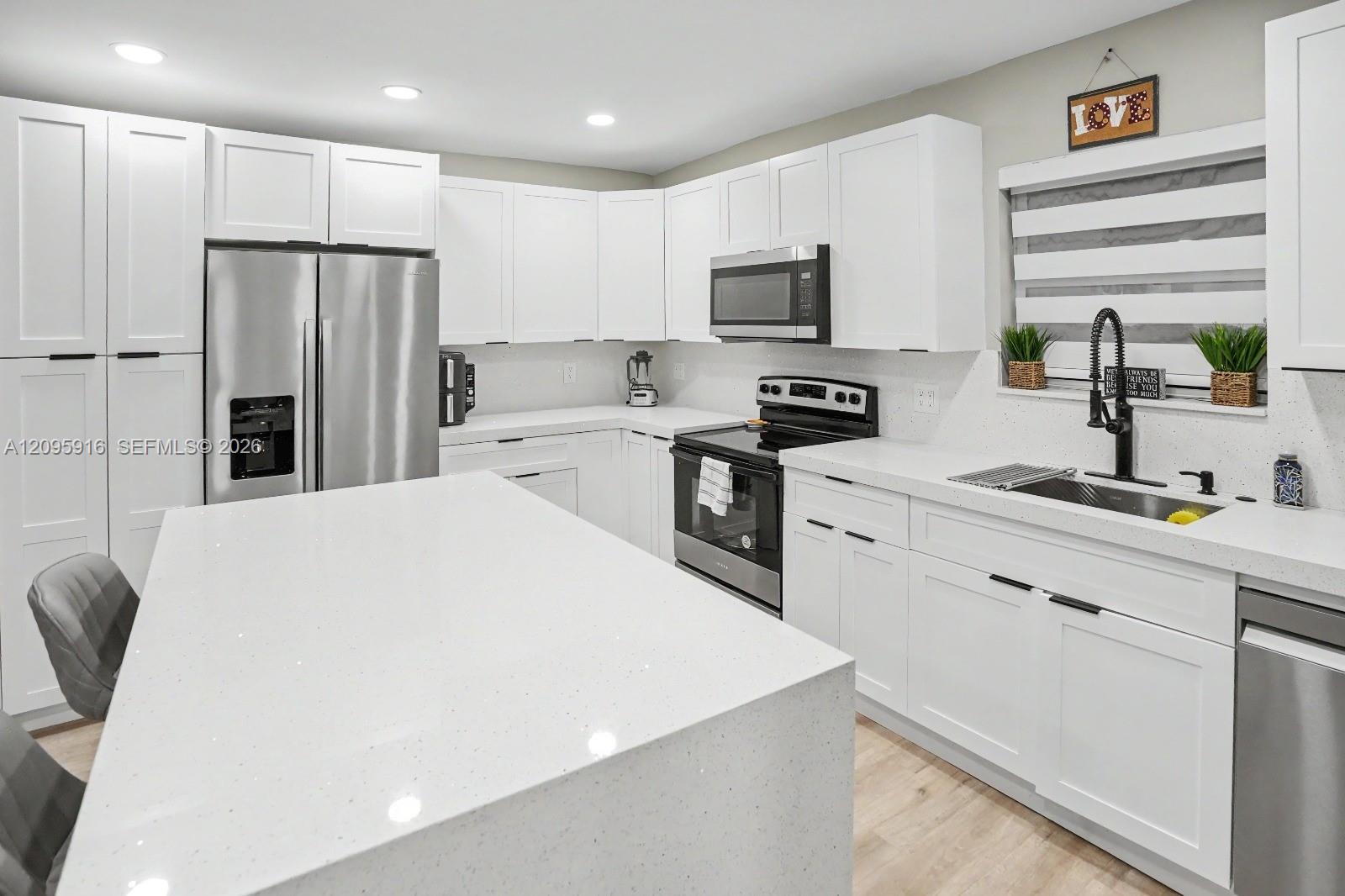 331 W 40th Place Property Photo 13