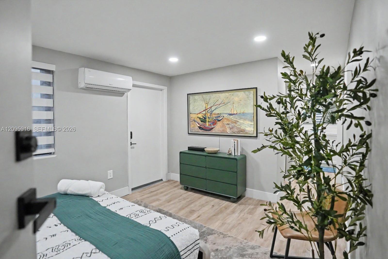 331 W 40th Place Property Photo 16