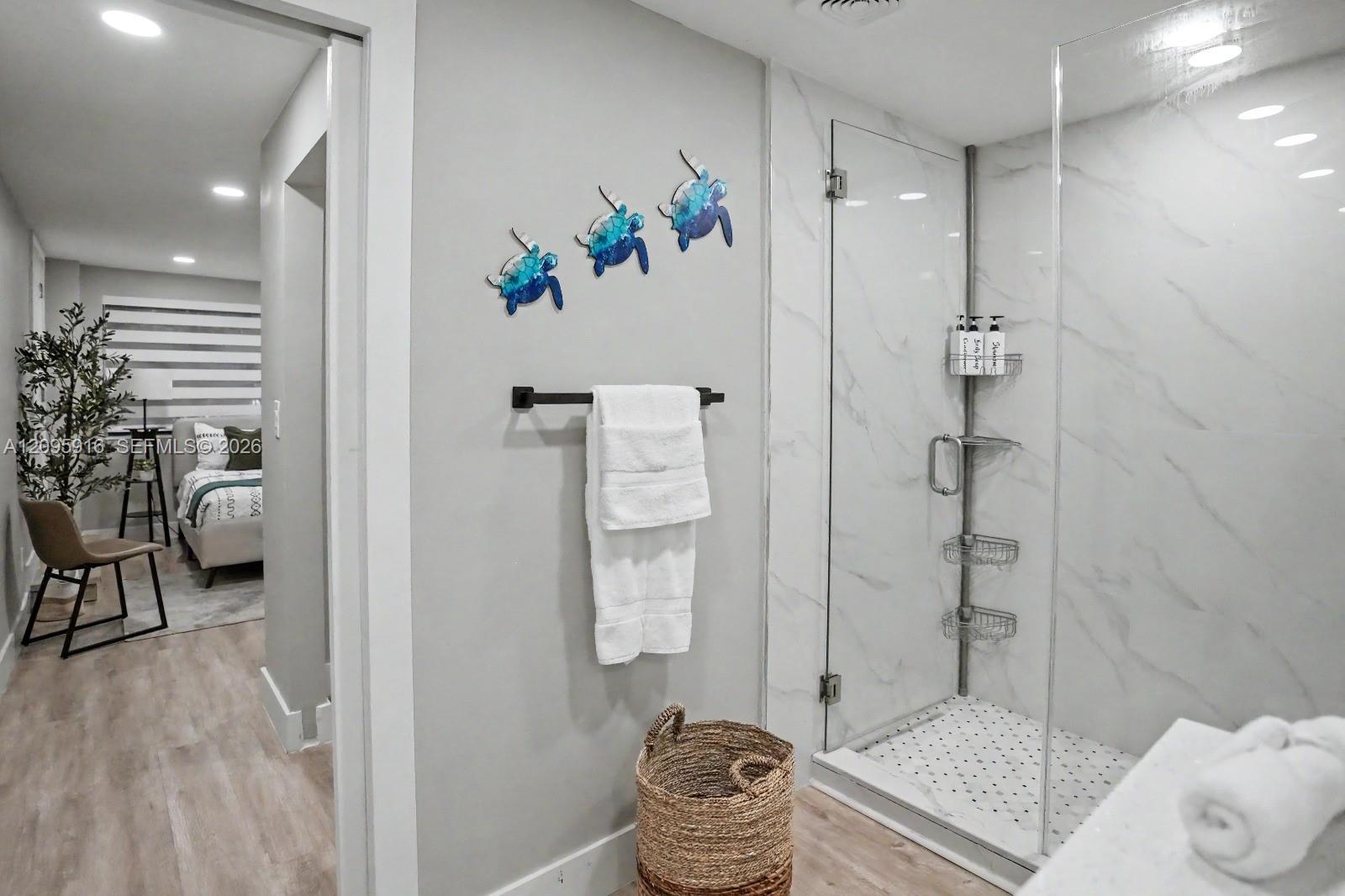 331 W 40th Place Property Photo 18