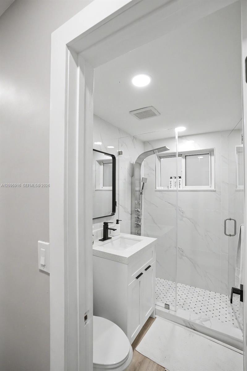 331 W 40th Place Property Photo 20
