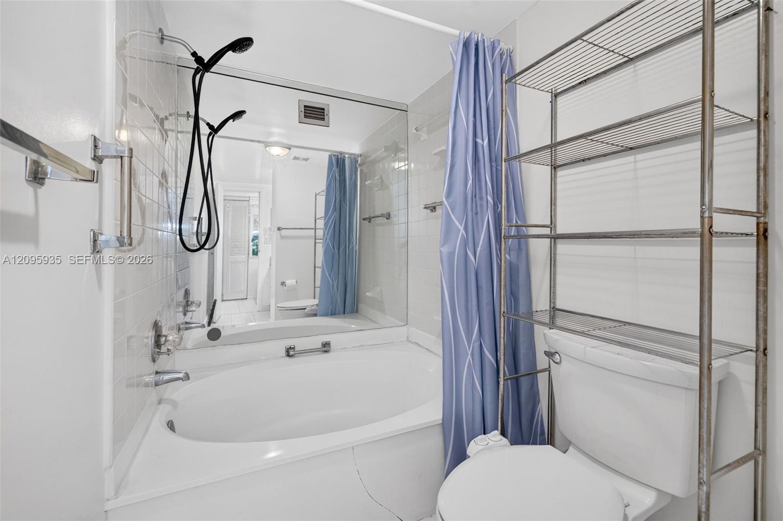 1000 Parkview Drive 715 Property Photo 9