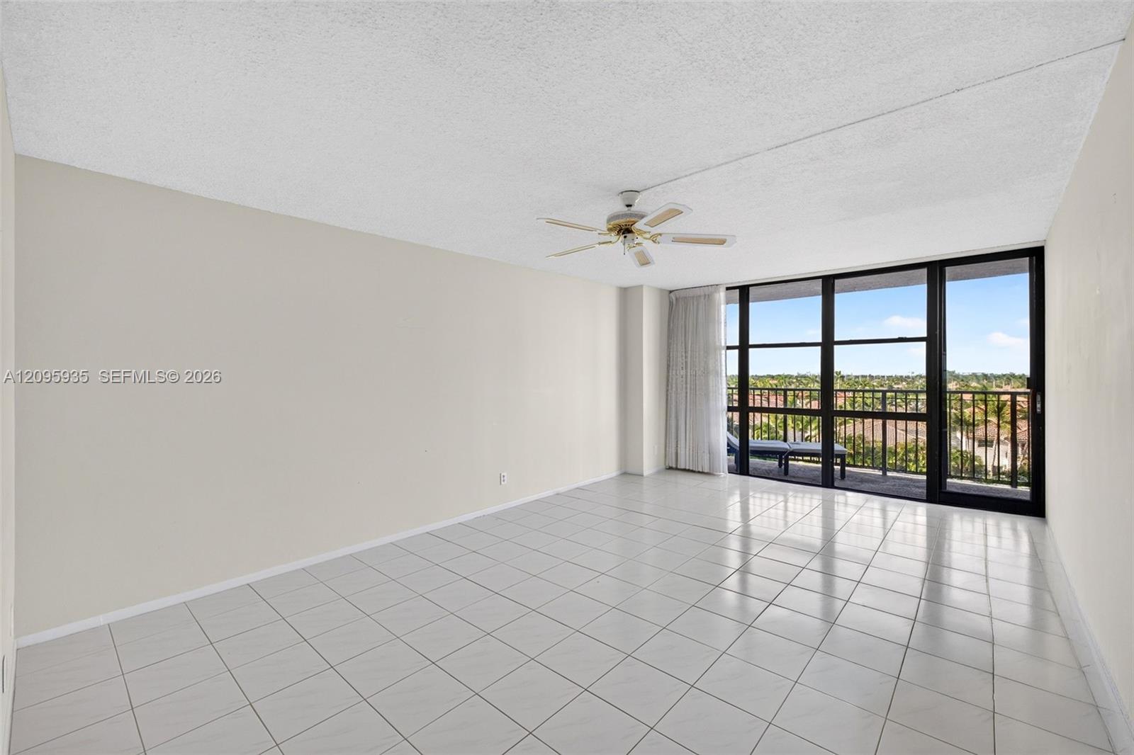 1000 Parkview Drive 715 Property Photo 21