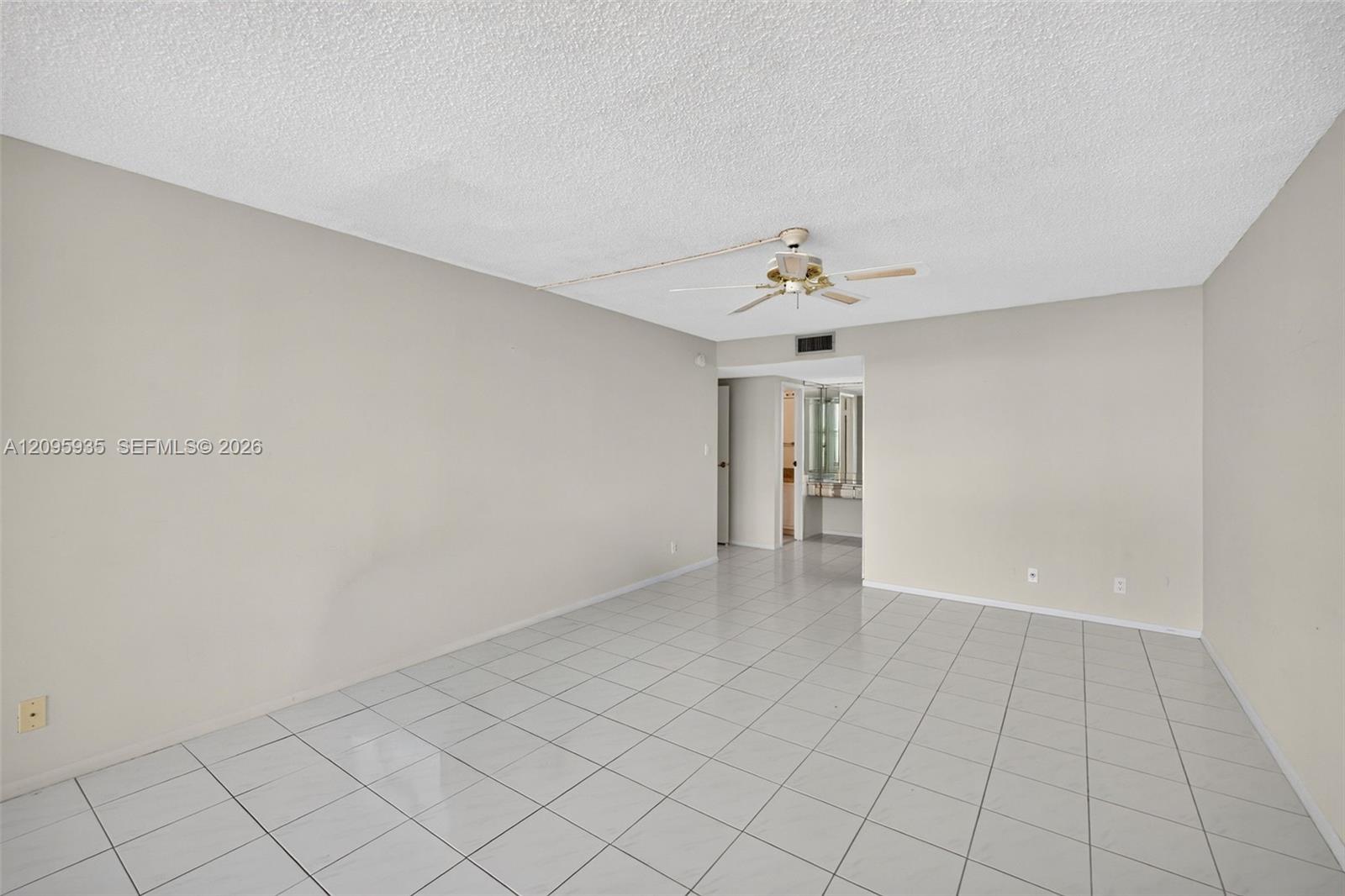 1000 Parkview Drive 715 Property Photo 24