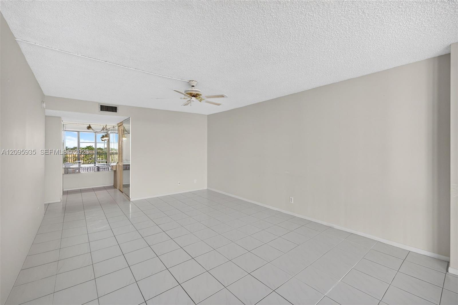 1000 Parkview Drive 715 Property Photo 25