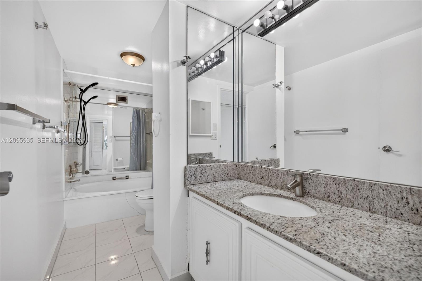 1000 Parkview Drive 715 Property Photo 28
