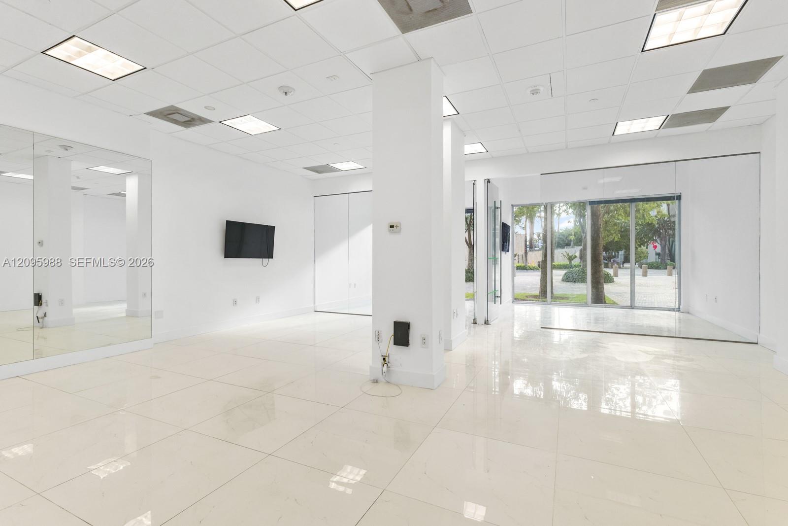 19370 Collins Avenue Cu-3 Property Photo 2