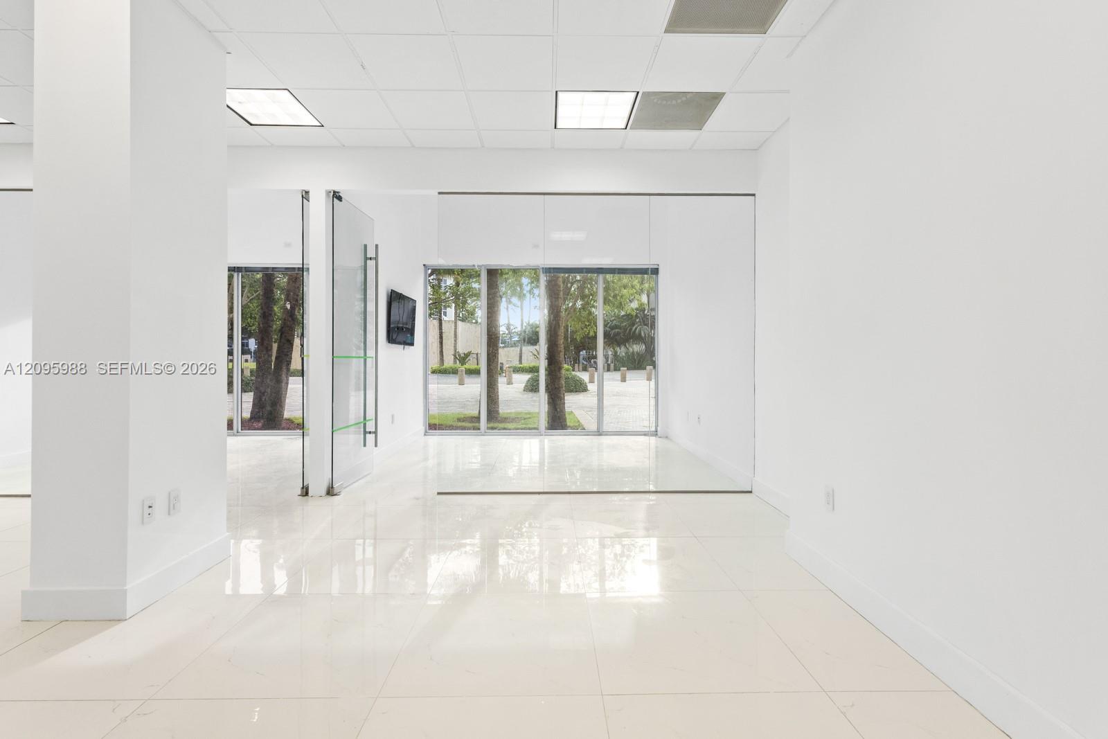 19370 Collins Avenue Cu-3 Property Photo 3