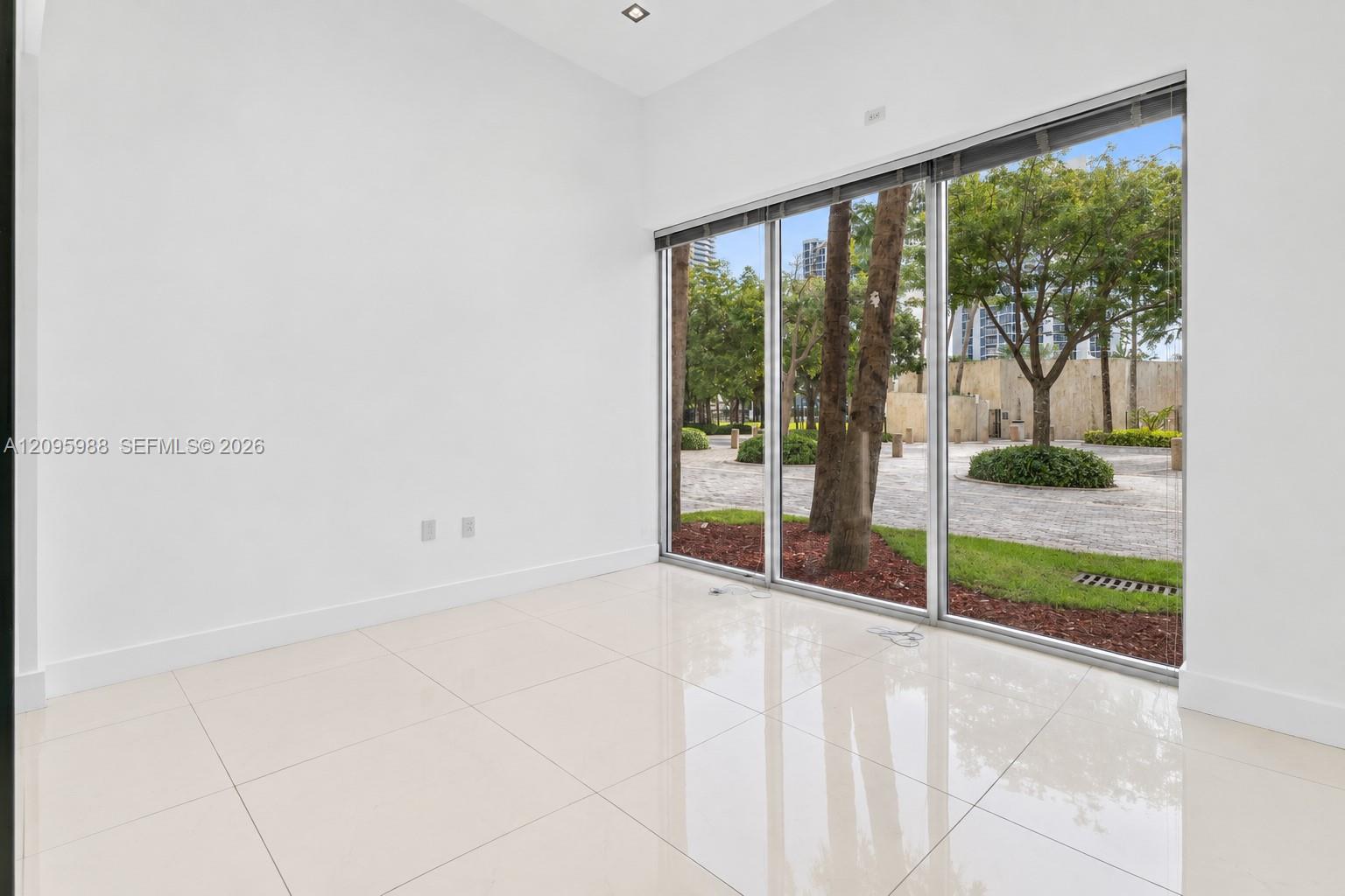 19370 Collins Avenue Cu-3 Property Photo 6