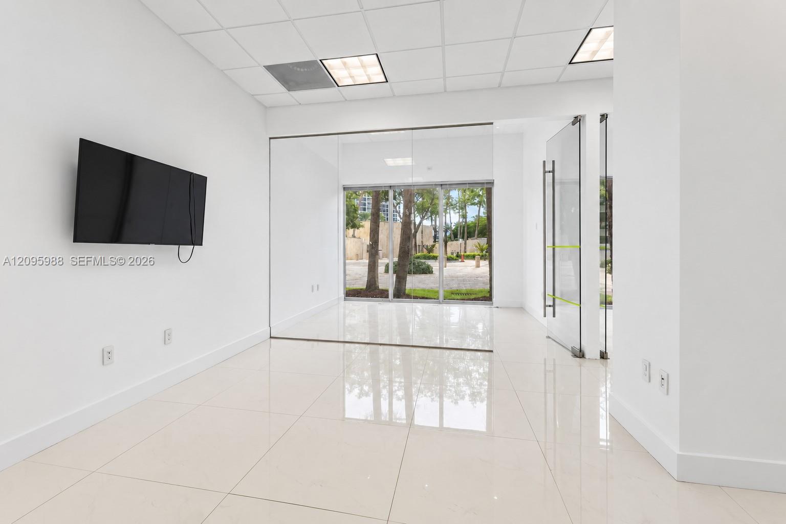 19370 Collins Avenue Cu-3 Property Photo 7