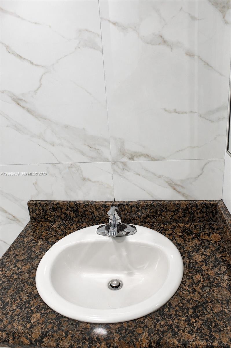 A12095989 Property Photo 16