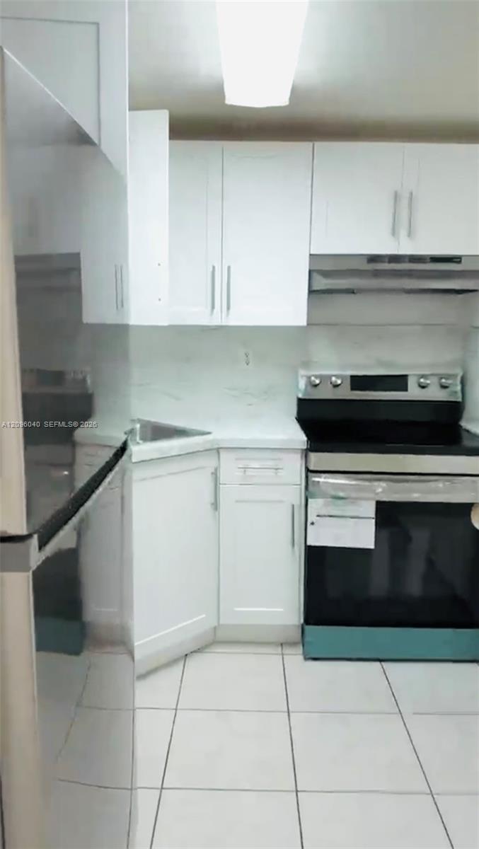 606 W 81st Street 407 Property Photo 1