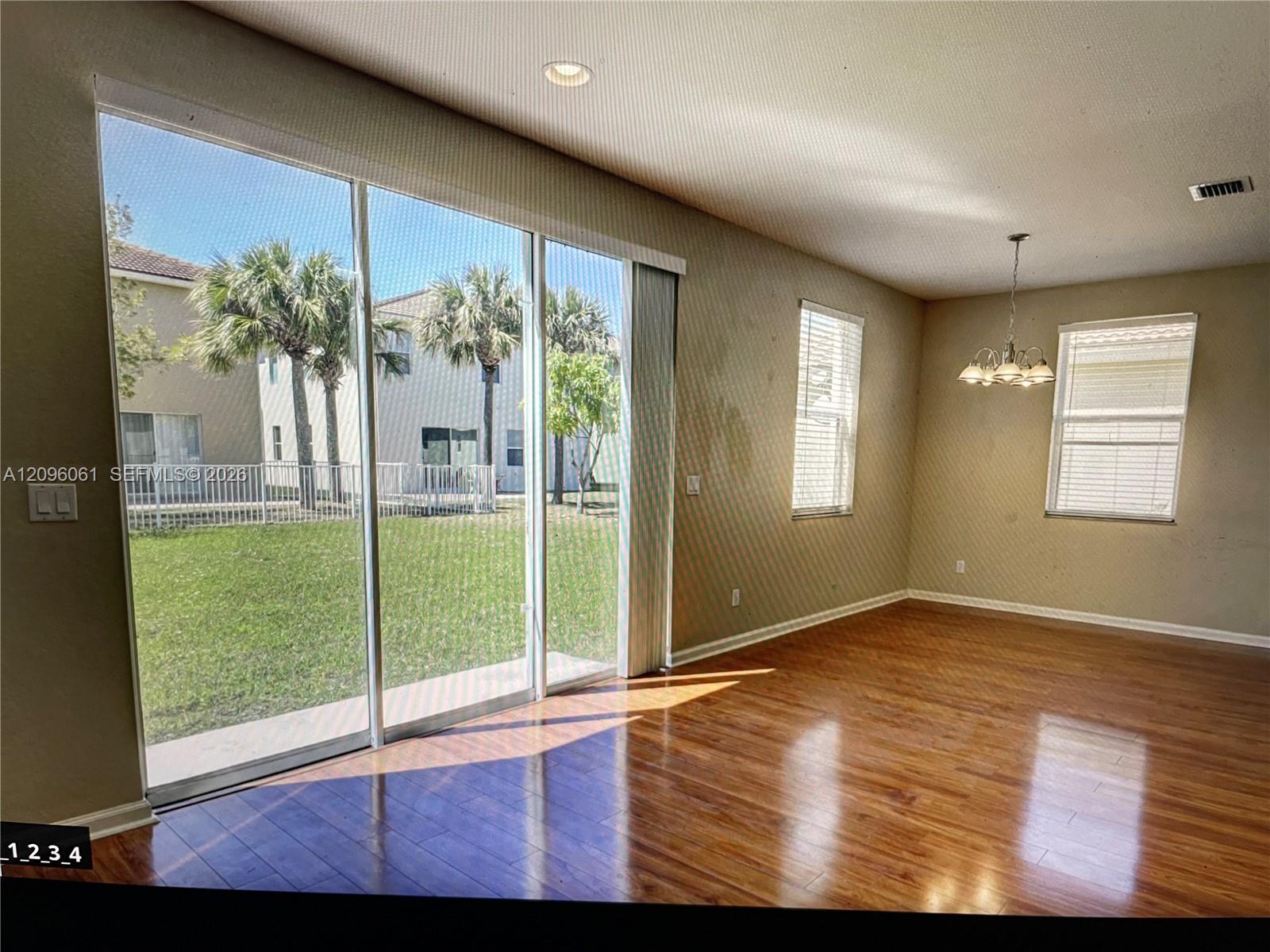 730 Nw Leonardo Circle Property Photo 6
