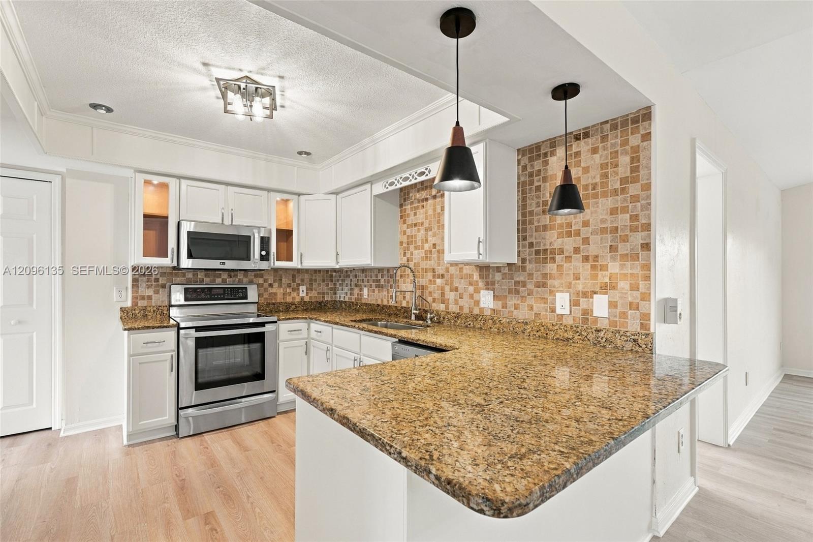A12096135 Property Photo 5