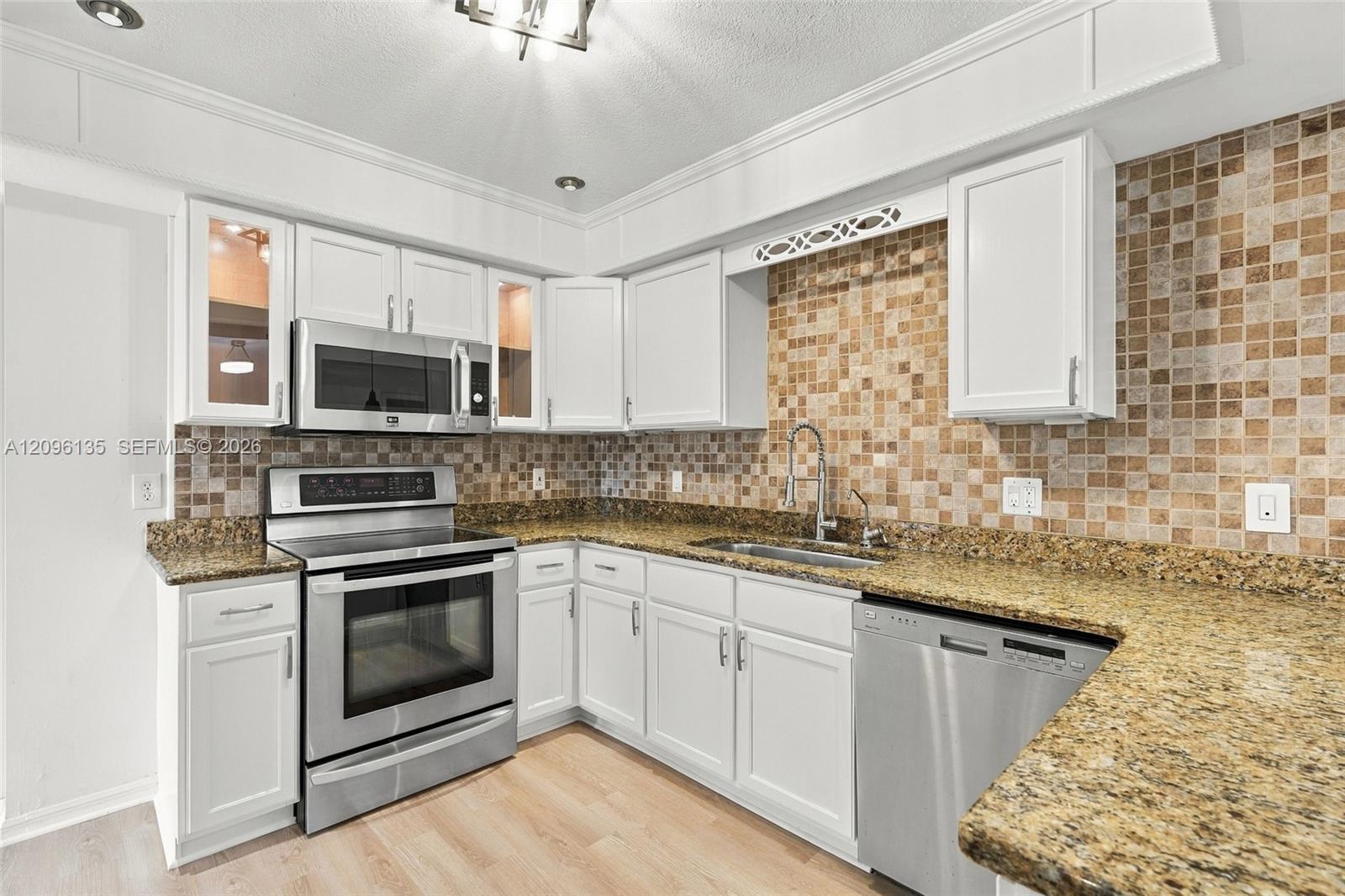 A12096135 Property Photo 6
