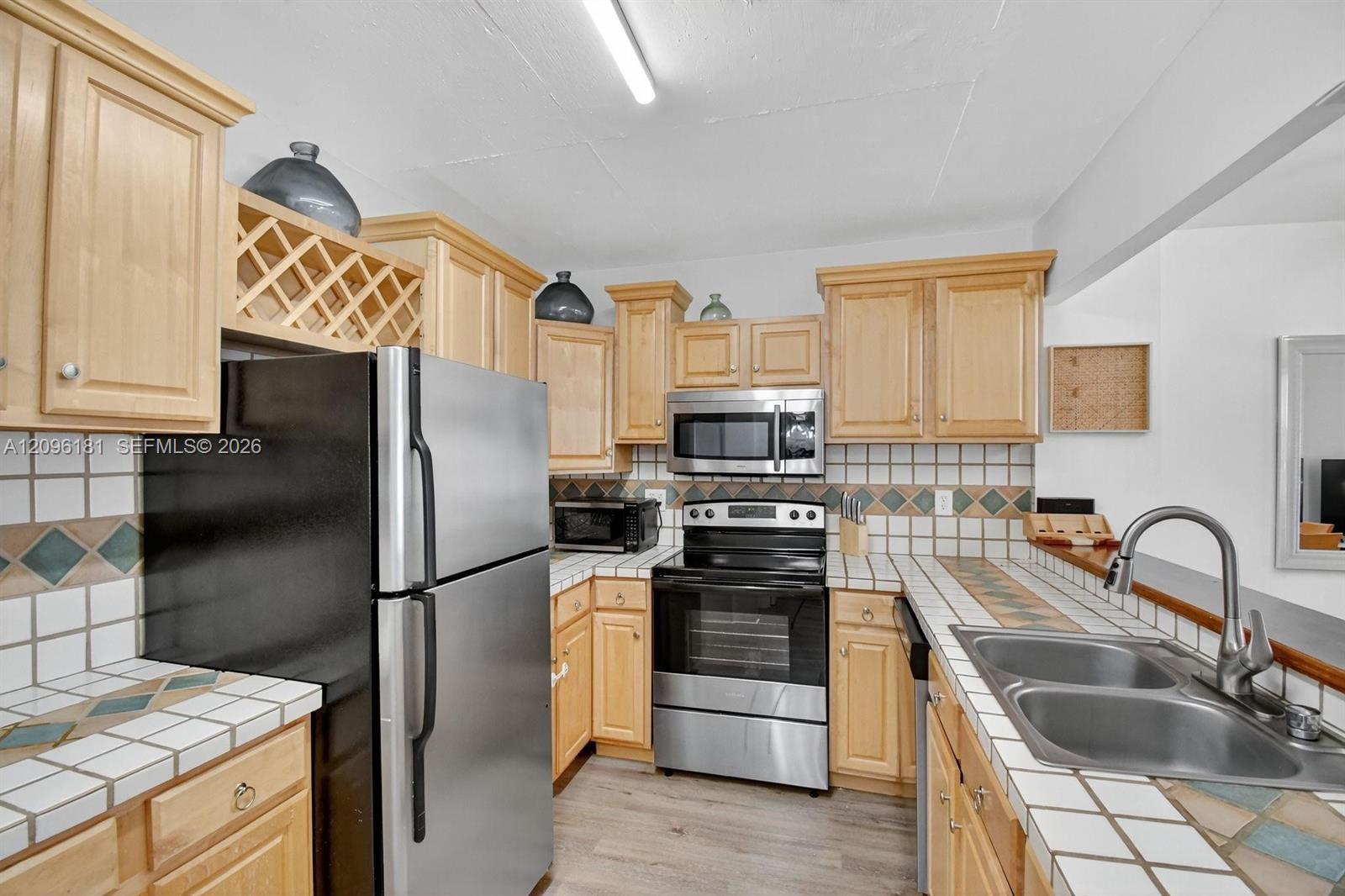 3725 S Ocean Drive 405 Property Photo 11