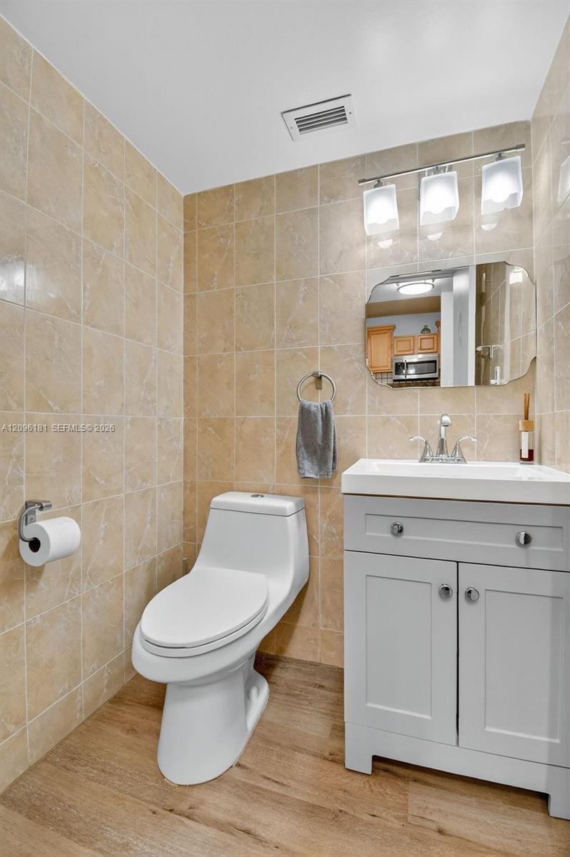 3725 S Ocean Drive 405 Property Photo 18