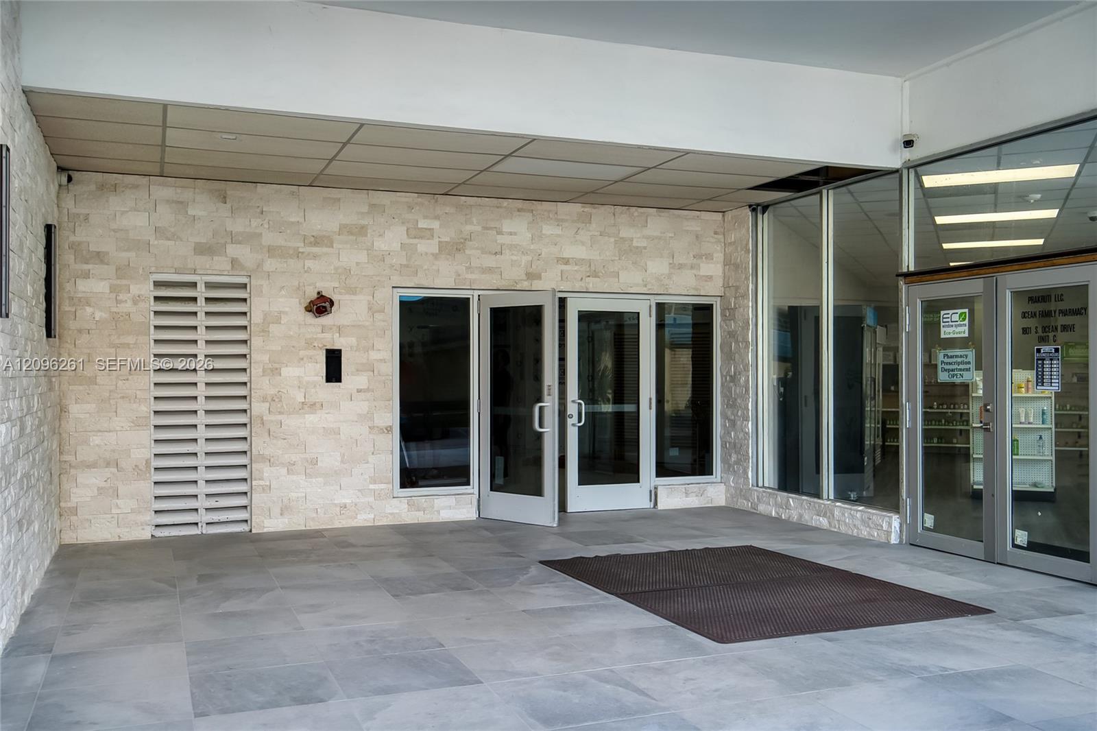 1801 S Ocean Drive Ph35 Property Photo 33
