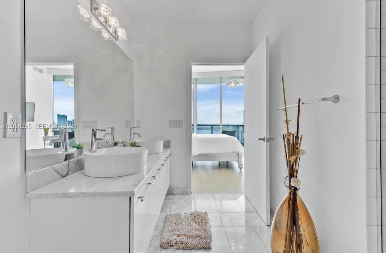 888 Biscayne Boulevard 4701 Property Photo 14