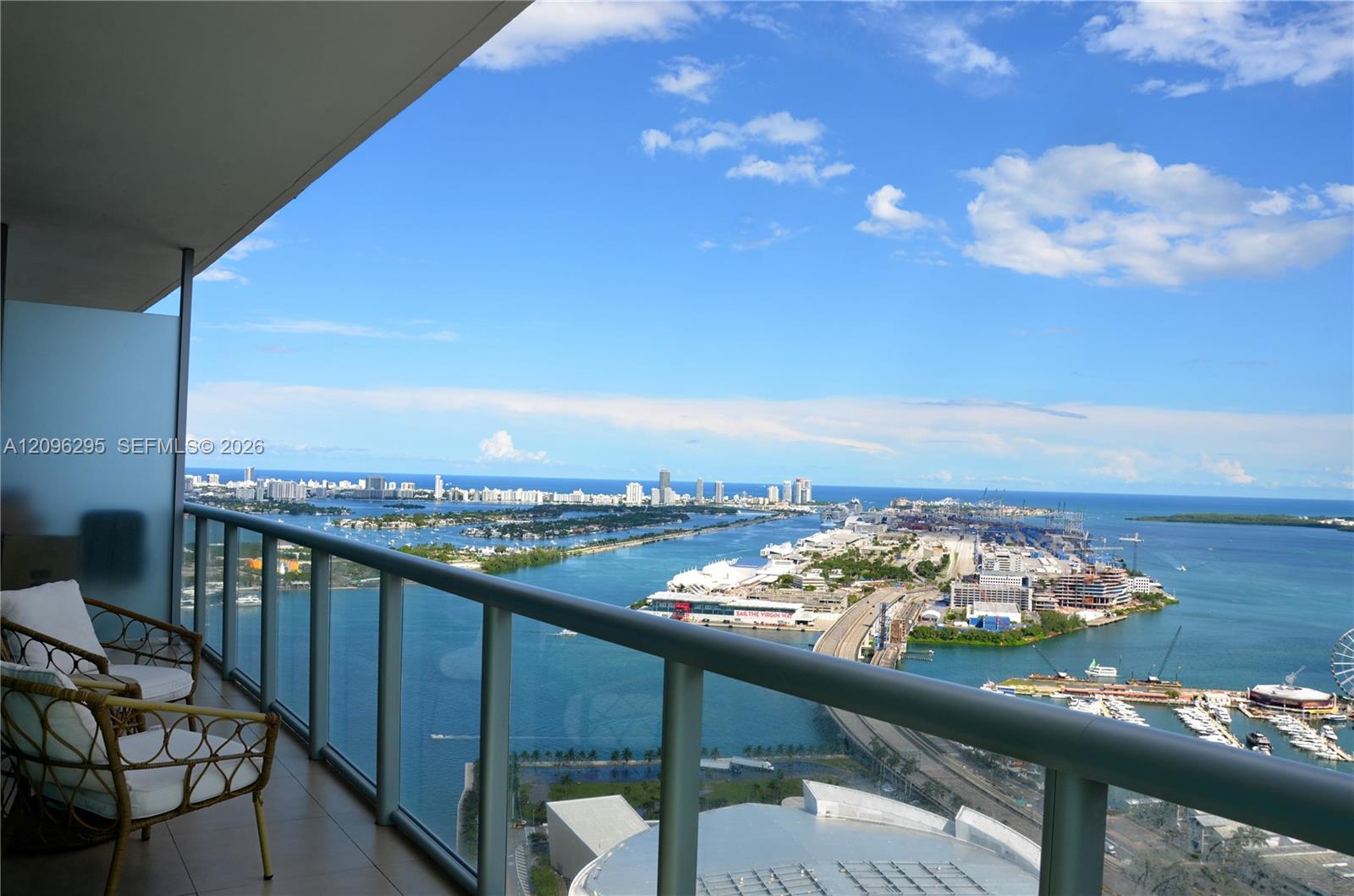 888 Biscayne Boulevard 4701 Property Photo 35