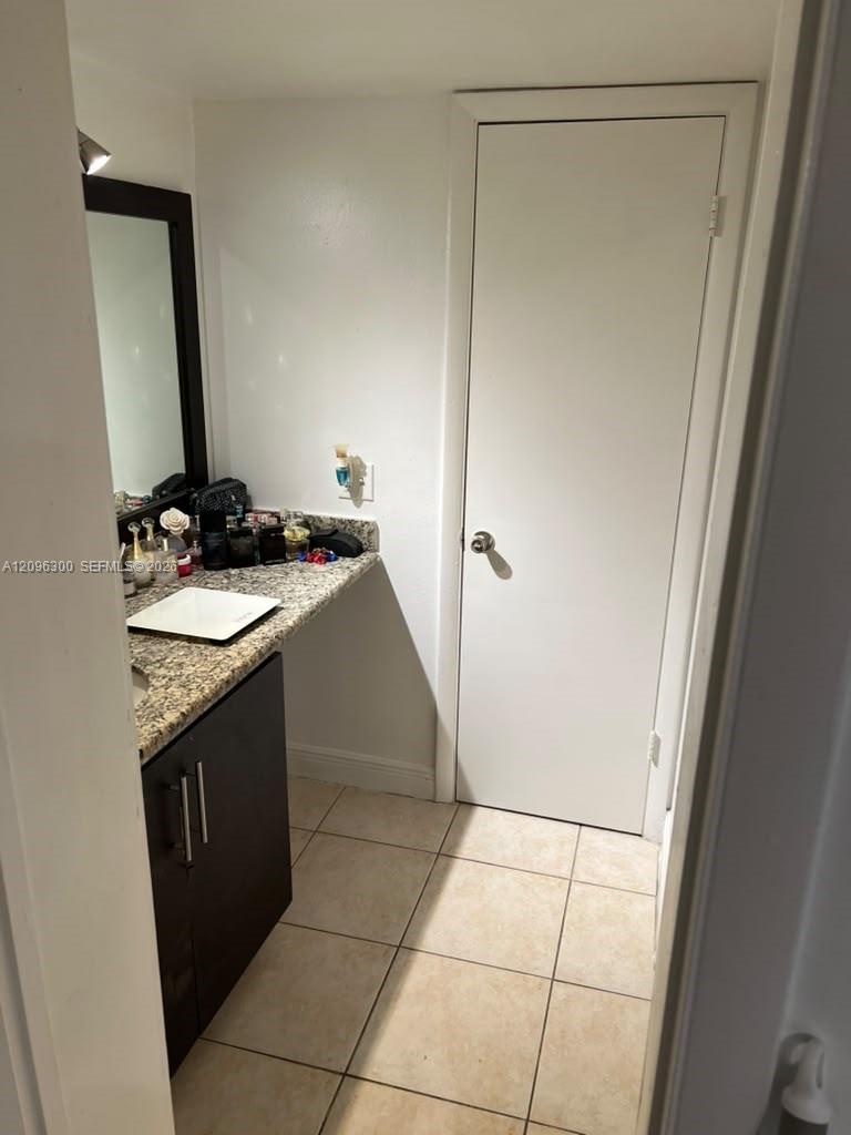 486 Nw 165th St Road B-603 Property Photo 16