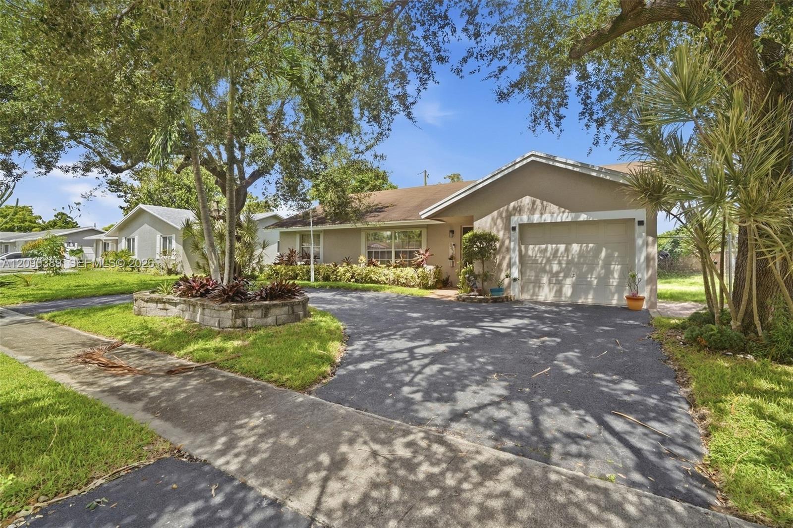 8421 Nw 45th Street Property Photo 4