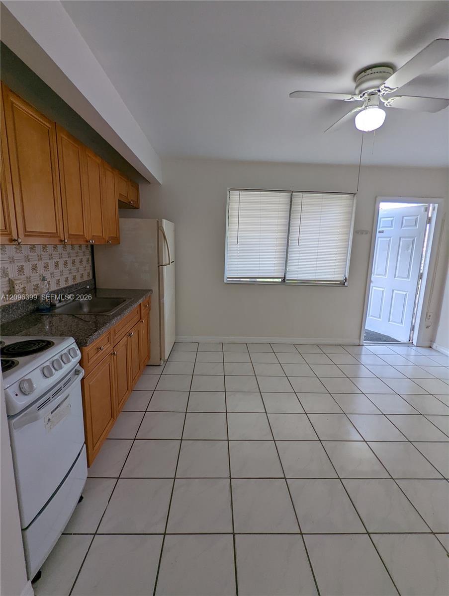 A12096399 Property Photo 3