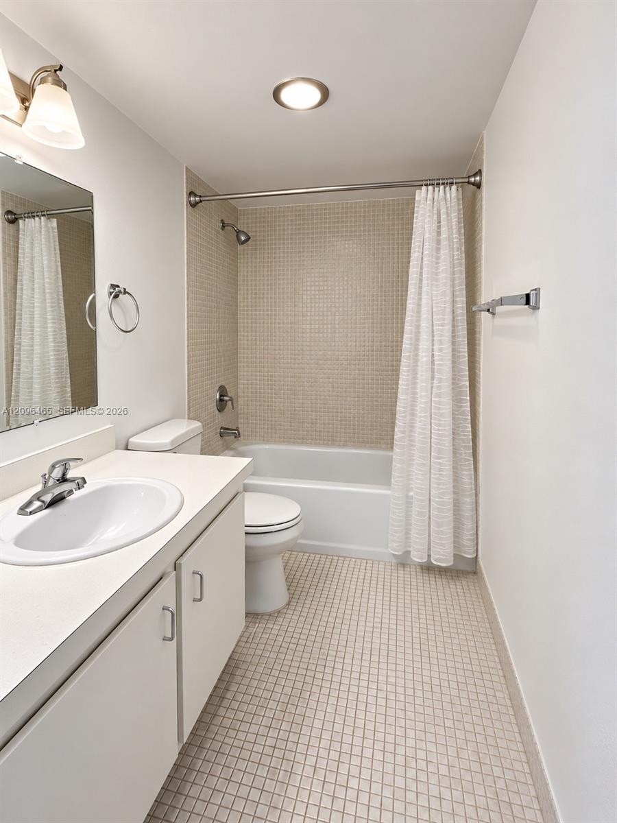 4174 Inverrary Drive 1011 Property Photo 8