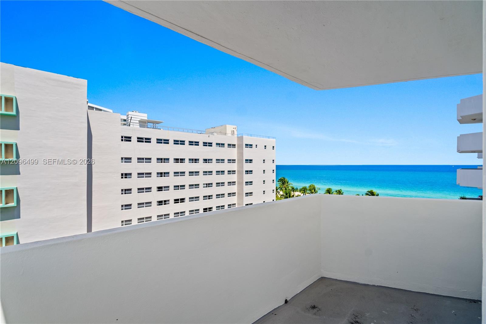 4301 Collins Avenue 901 Property Photo 3