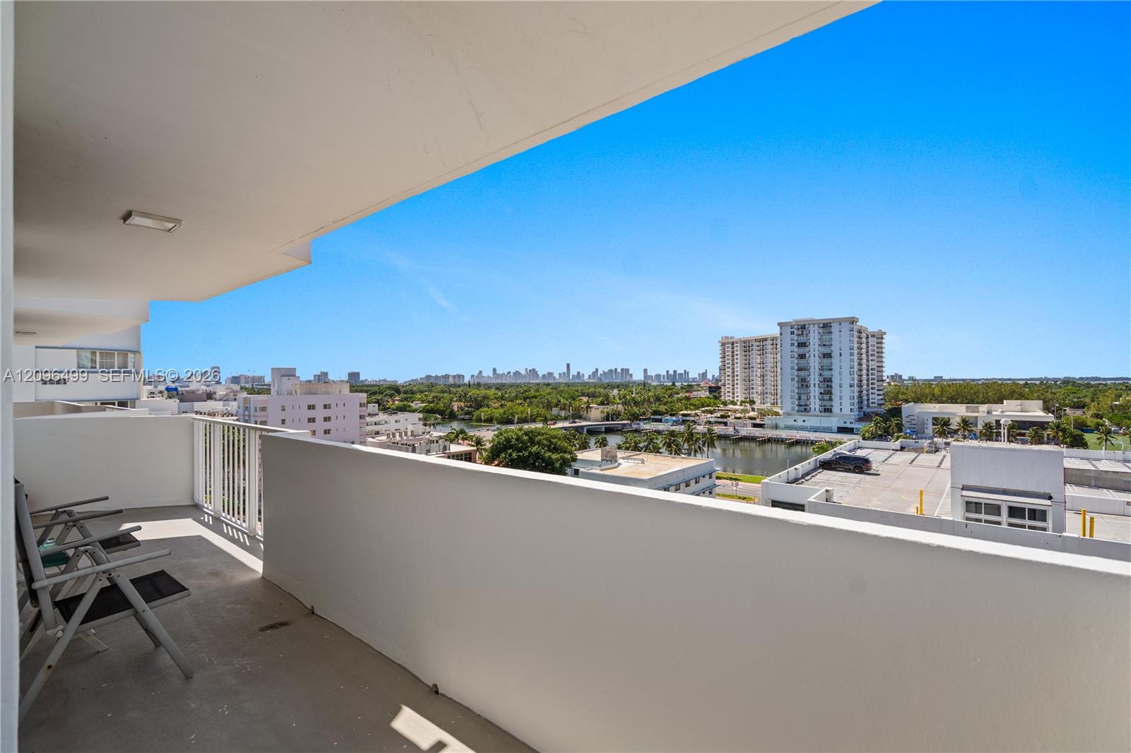 4301 Collins Avenue 901 Property Photo 6