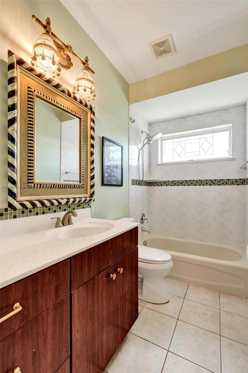 464 Ne Cornwall Avenue Property Photo 23