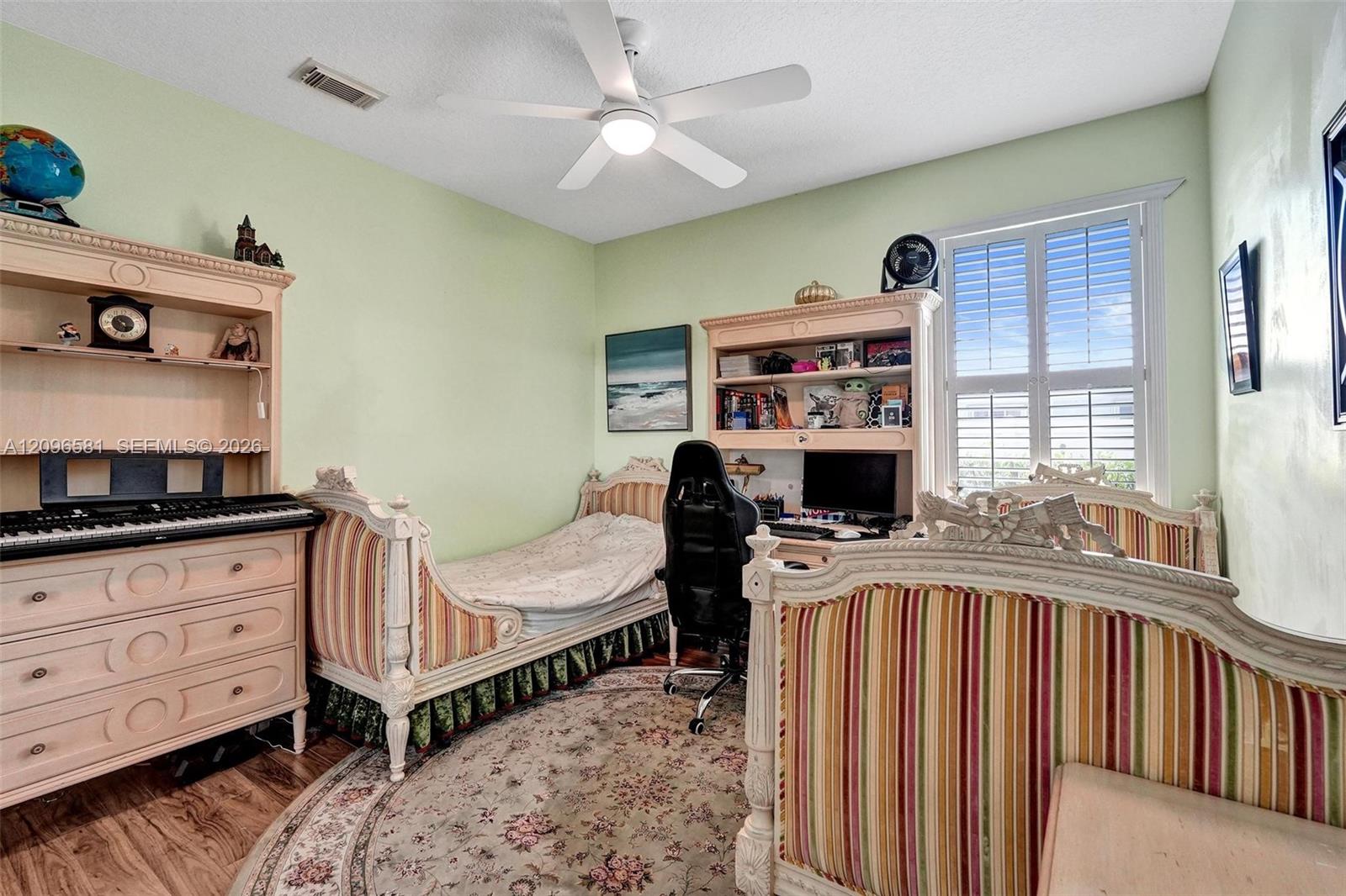 464 Ne Cornwall Avenue Property Photo 35