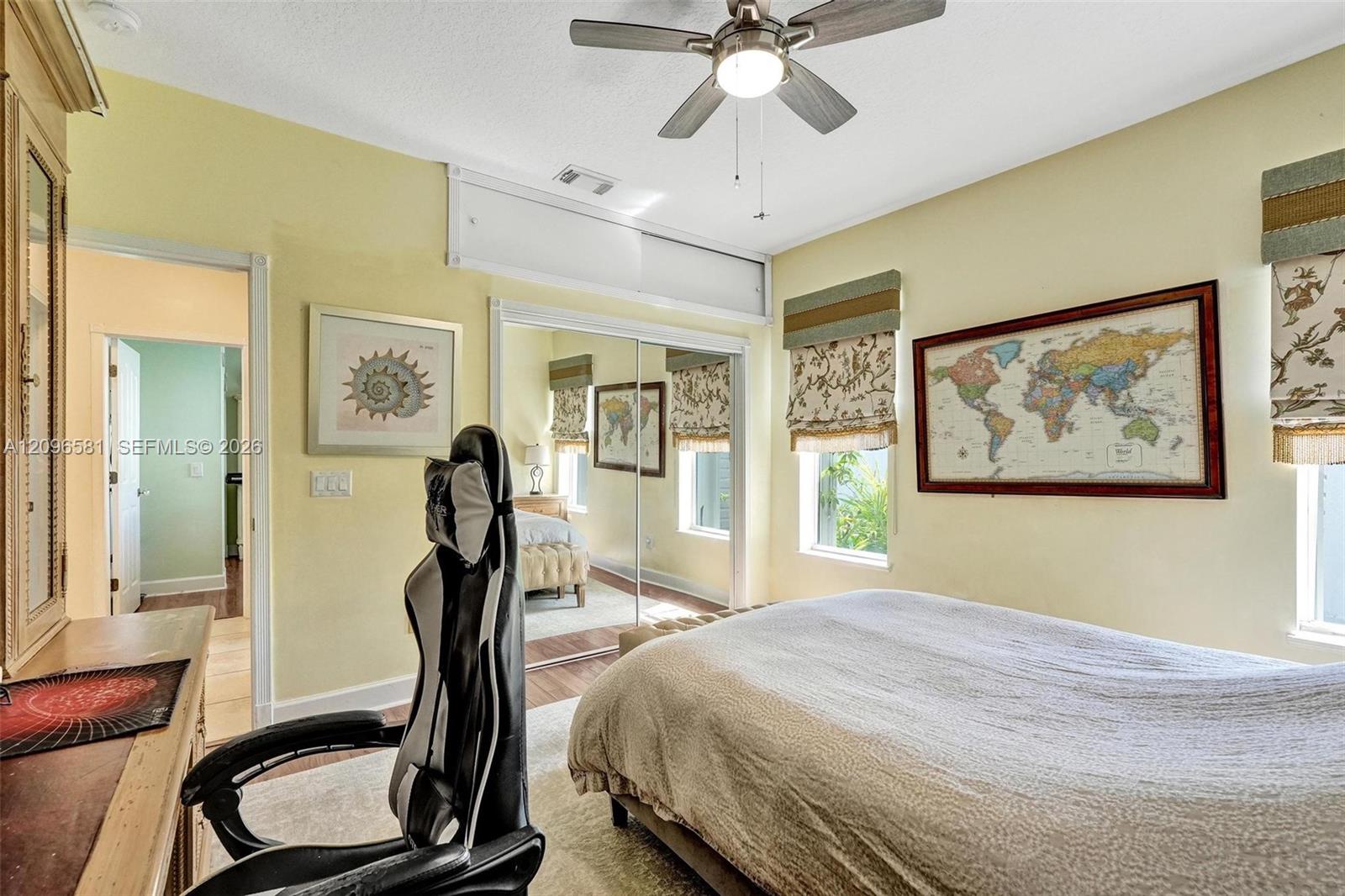 464 Ne Cornwall Avenue Property Photo 40