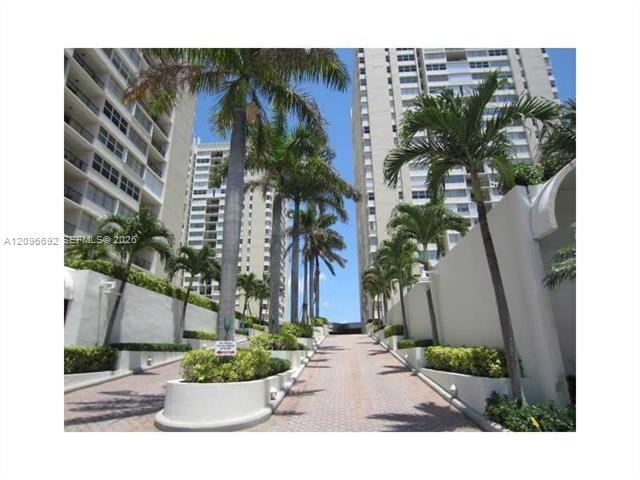 1880 S Ocean Drive 304 Property Photo 1